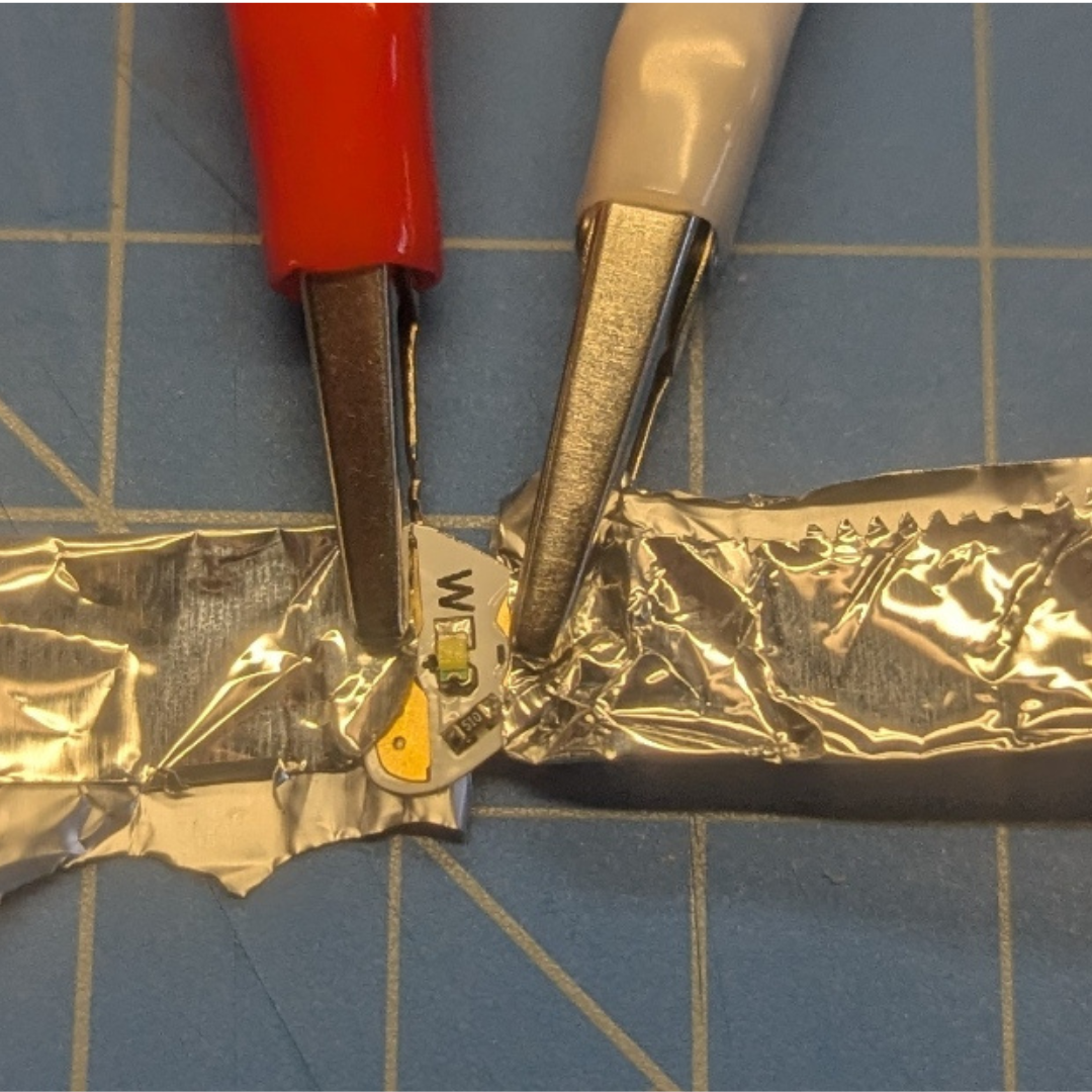 Here is a close-up to ensure that the alumino is well connected to the LED sticker.